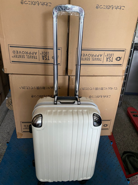 全新铝框包边,白色20寸拉杆行李箱,海关密...