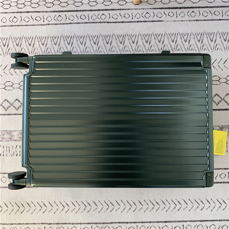 MARRLVE 旅行箱。 全新 买大了