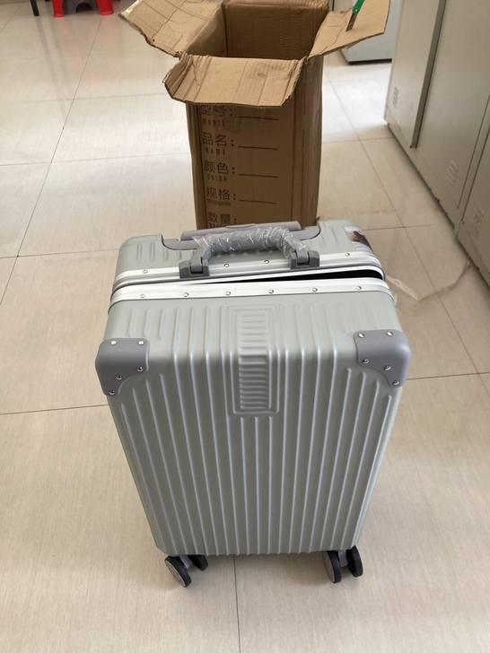 行李箱26寸，上学买的，用不上了，挂着卖了。