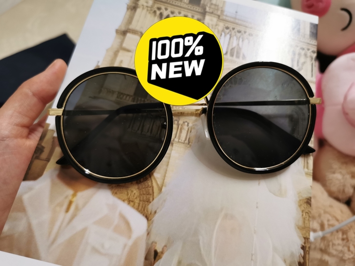 在商场饰品店买的