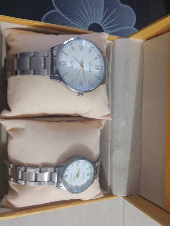 全新 礼品表对表，人家送的。价格可商量。