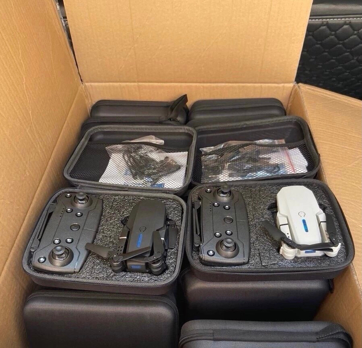 公司送客户的无人机还有剩四十几个，最后几个...