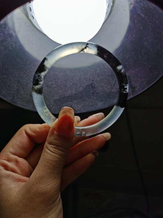 岫玉白冰水墨细圆条叮当镯，圈口55+