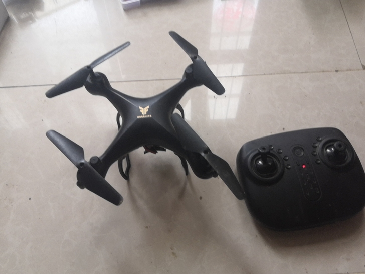 四旋翼无人机，就淘宝上的那种100块以内的...