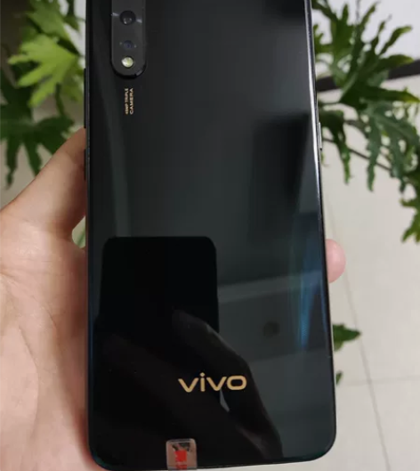 98新vivoz5手机,6+128运存,屏...