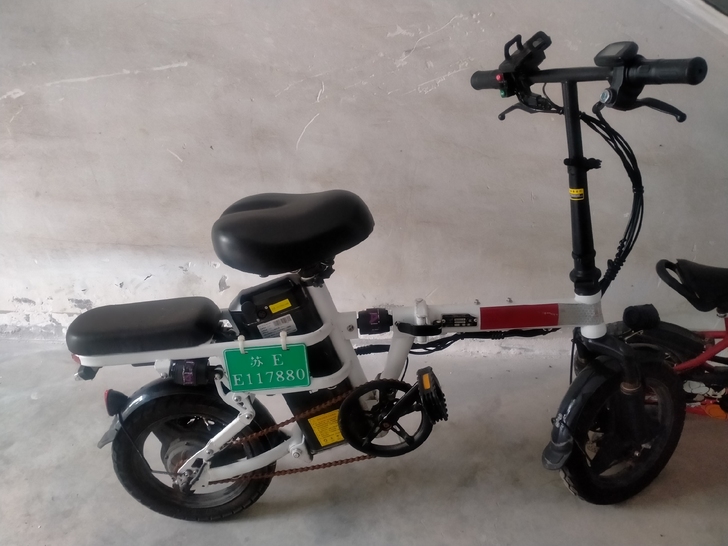 代驾电动车，工作忙，没空了，5月份的车，基...