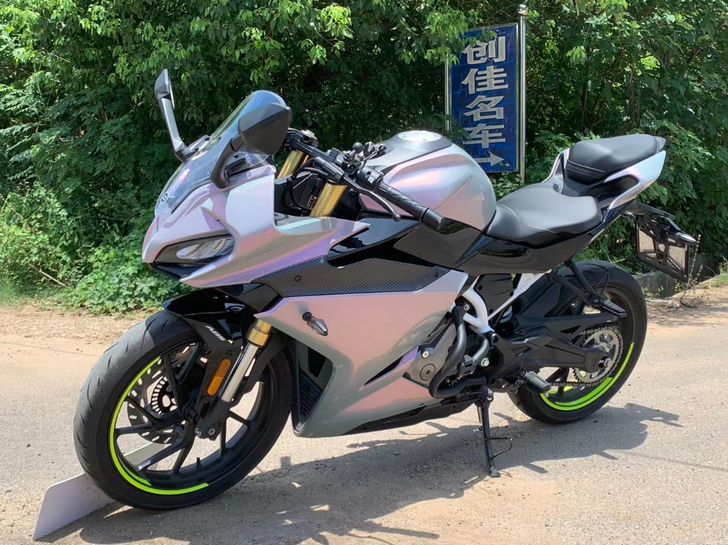 摩托车贴膜改色