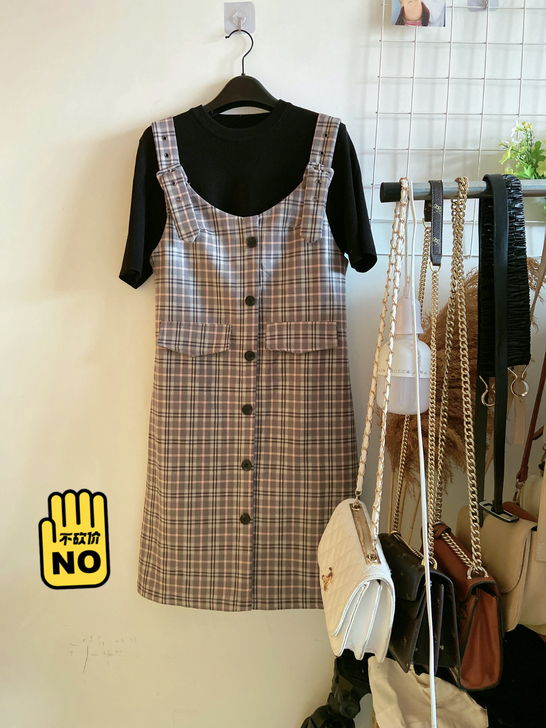 格子背带群质量很好带吊牌m码，不起球不变形...