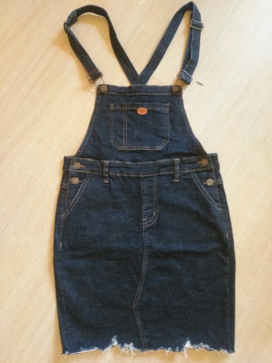 牛仔背带裙，质量超好，大商场够买，m买，只...