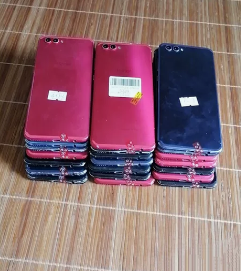 荣耀V10  功能正常 成色8成新裸机，适...