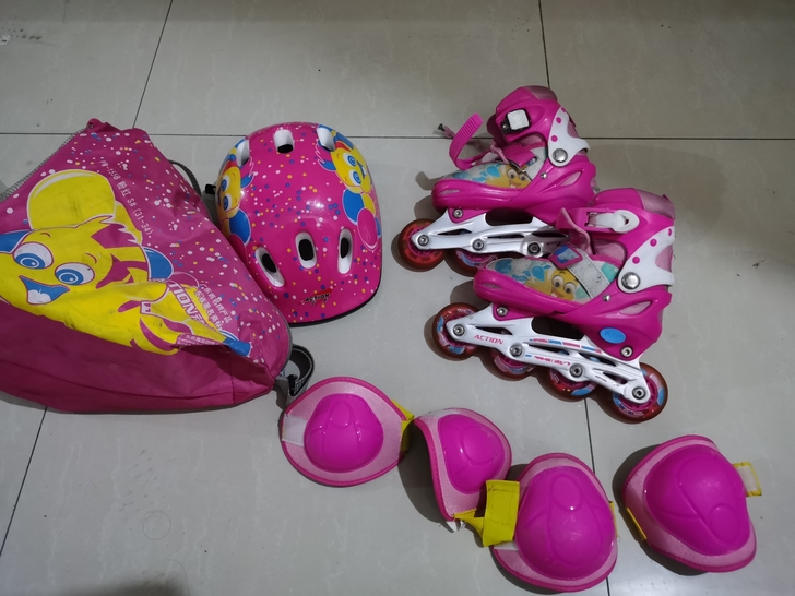 儿童轮滑鞋一套，孩子玩了两次不爱玩了，一直...