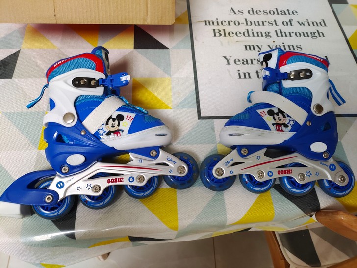 几乎全新的我姐家的孩子之前打算学轮滑的结果...