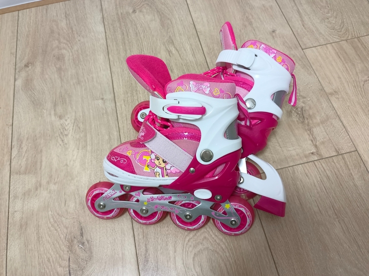 超市购入，s码轮滑鞋，九成新，不包邮。