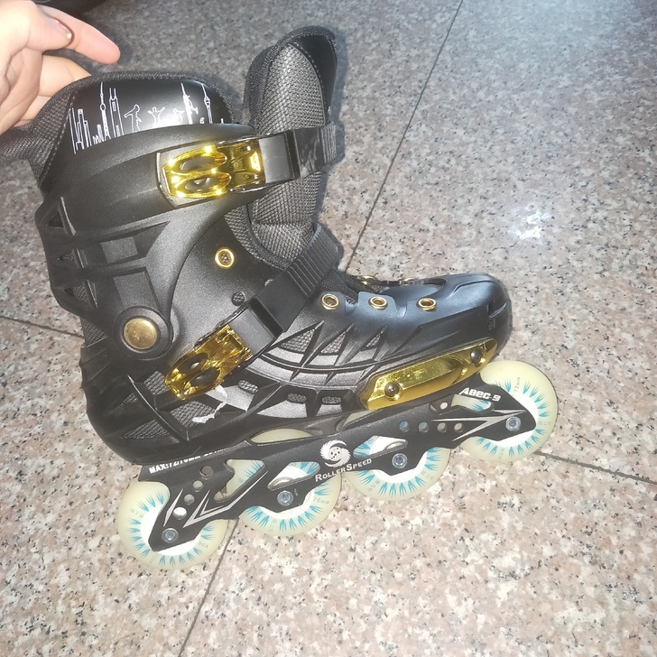 成人女轮滑鞋 鞋码可调节到40  去年买的...