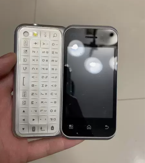 摩托罗拉翻盖手机 绝版收藏 感兴趣的话点“...