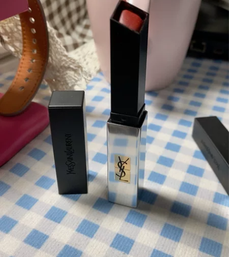 口红，YSL107，膏体尾部断了，用的时候...