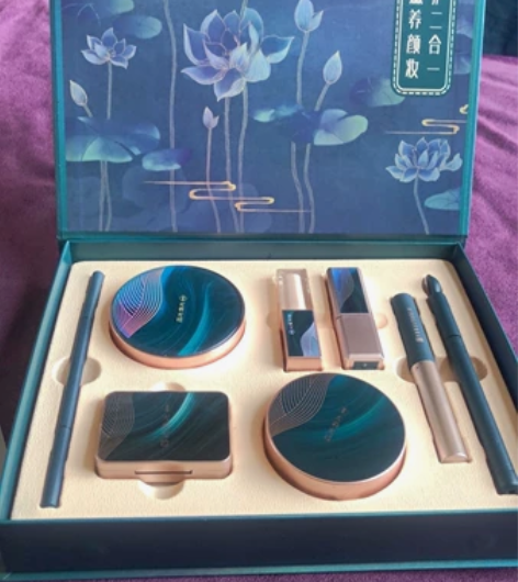 出两套花西子同款全新化妆品八件套   品牌...