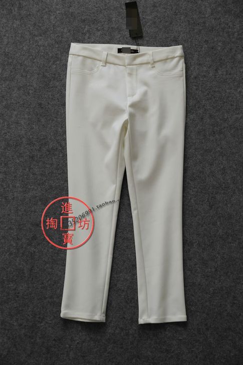 优雅行政款 利落烟管型七分休闲裤感兴趣的话...