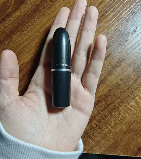 Mac子弹头口红ruby woo 我姐姐去...