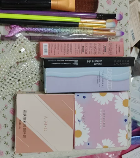 淡妆化妆品,眼影盘粉饼粉底液卡子睫毛膏眼线...