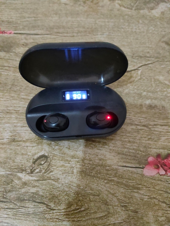 蓝牙耳机淘宝50元买的，因为用不到低价处理