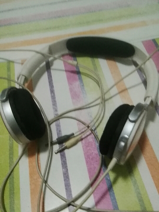 八五成新正常使用中飞利浦正品耳机。带耳麦，...