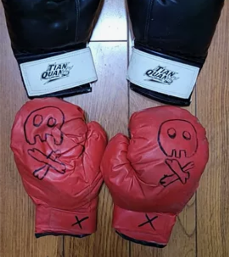 全套专业拳击器具低价出 2副拳套,1副搏...