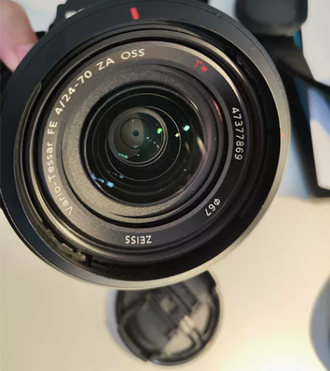 出镜头，一直自用的，小心仔细。最好北京面交...