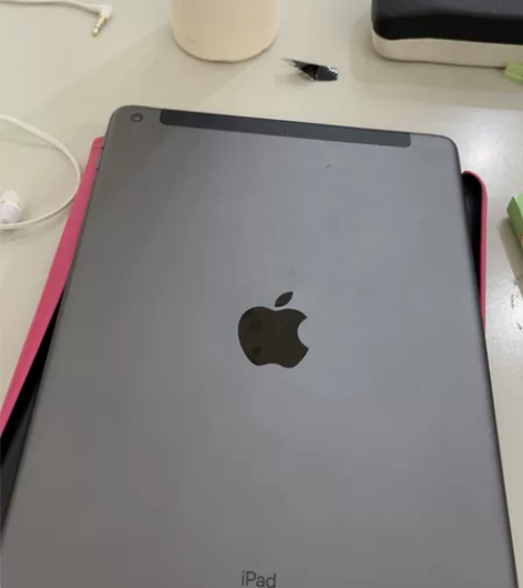 ipad 2020  有轻微磕碰 自己考研...