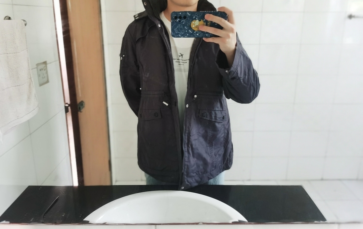 中长款风衣，适合身高172左右的男生穿。