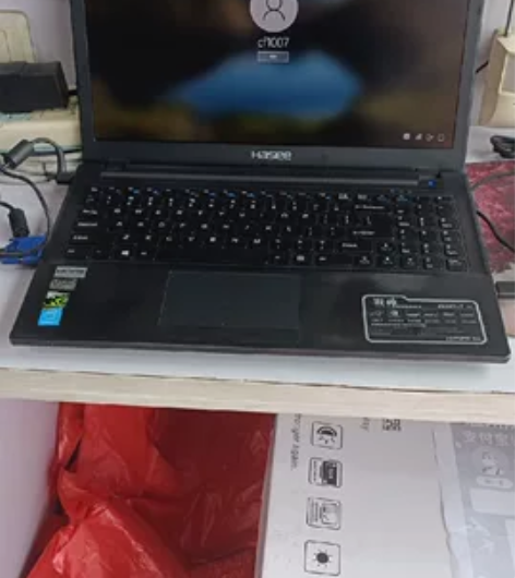 神州游戏本，C壳明显使用痕迹，机子正常使用...