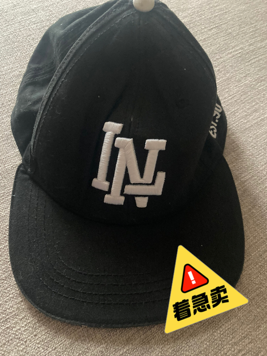 全新的帽子，没有带过，正品 沃尔玛李宁店里...