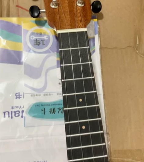 来，正品Tom牌21寸尤克里里，全新未拆封...