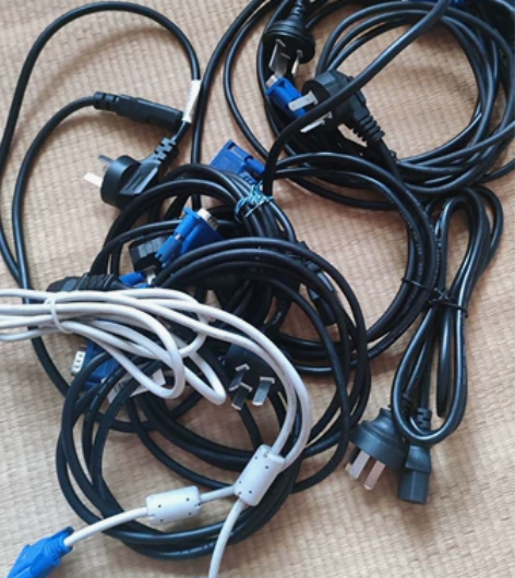 电脑VGA数据线 电源线 若干 都是自用原...