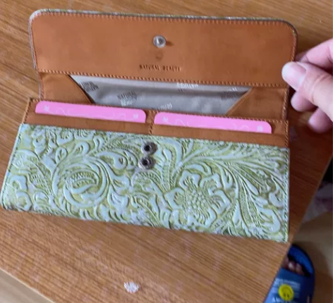 长款女士钱包全真皮 感兴趣的话点“我想要”...