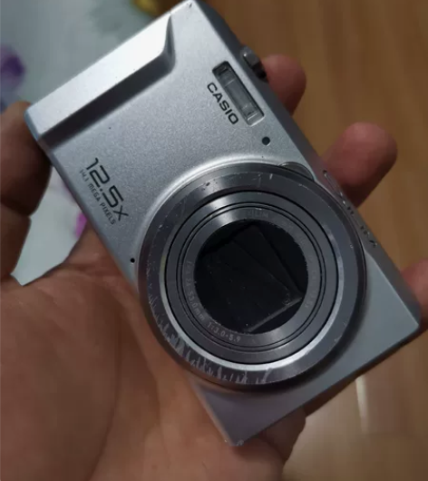 EX-ZS100，卡西欧数码相机，未测试好...