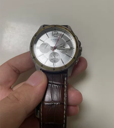 卡西欧男表,之前买来送男朋友的,不过他没有...