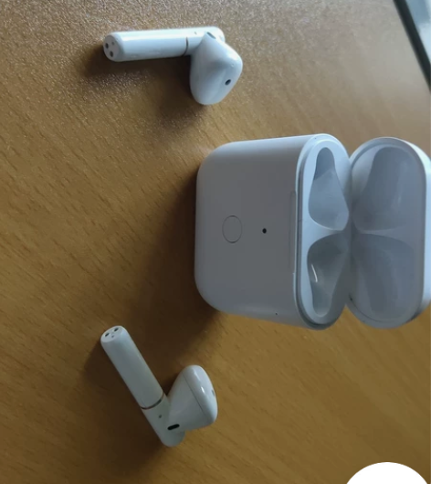 出QCY T8S充电仓，充电仓完好，左耳坏...