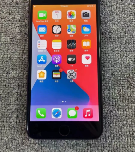 女大学生自用苹果7PIus128g前段时间...