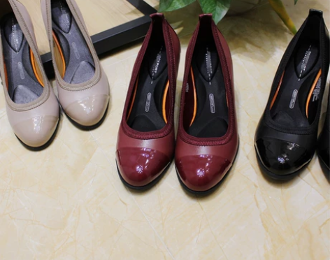 必收款!舒适百搭浅口圆头真皮单鞋软底鞋女粗...