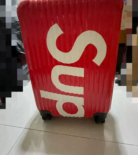 拉杆箱 20寸万向轮行李箱 全新,红色字母...