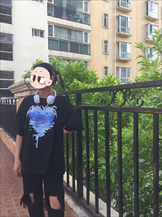 实体店买的破洞牛仔裤 状态很好