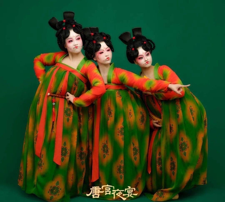 全新唐宫夜宴汉服表演服，低价处理，需要联系