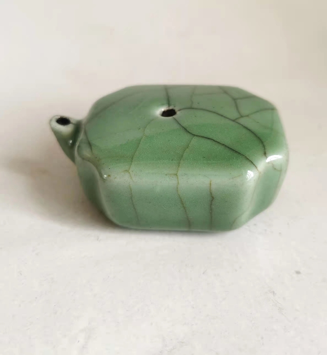 龙泉窑瓷器老水注,文房用具,高2.9厘米,...