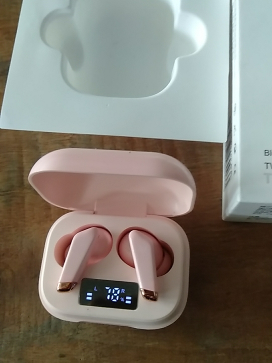 森麦真无线蓝牙耳板。续航能力好,音质非常好...