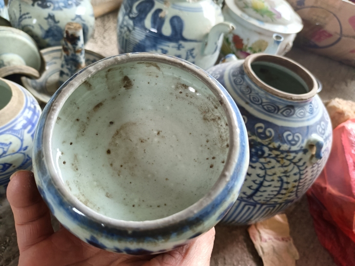 建国前后地方名窑毛笔水洗。保持完整，造型矮...