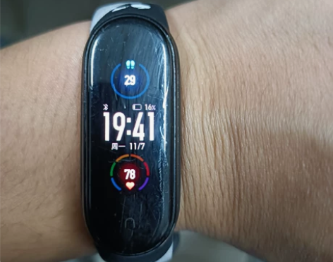 小米手环5 便宜出 充电器遗失轻微使用痕迹...