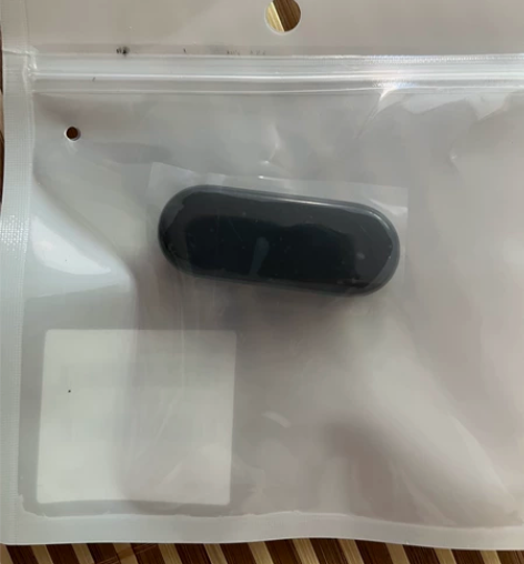 小米手环米粒6标准版 屏幕是全新的 充电器...