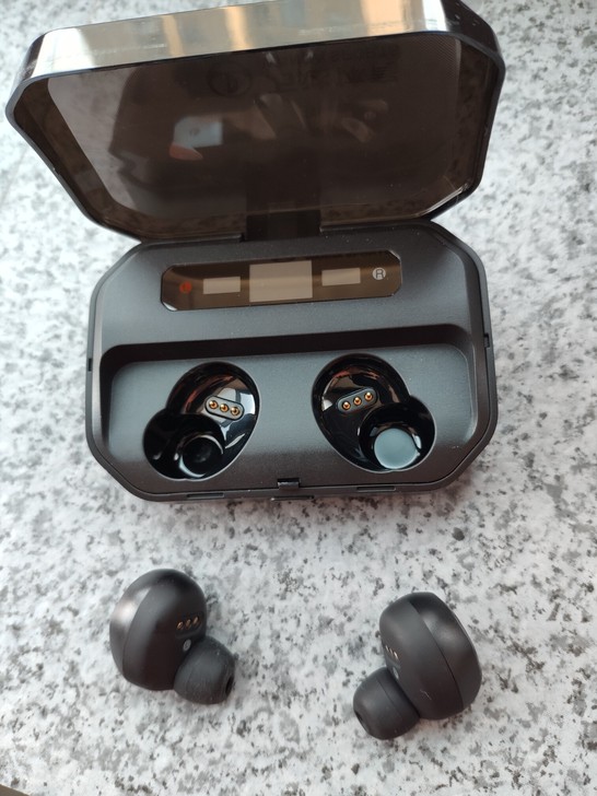 全新蓝牙耳机，包邮