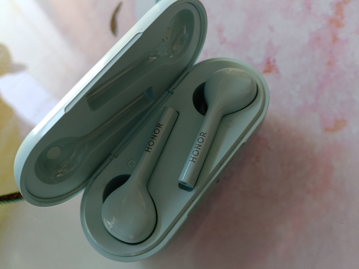 蓝牙耳机，闲置，出售68包邮